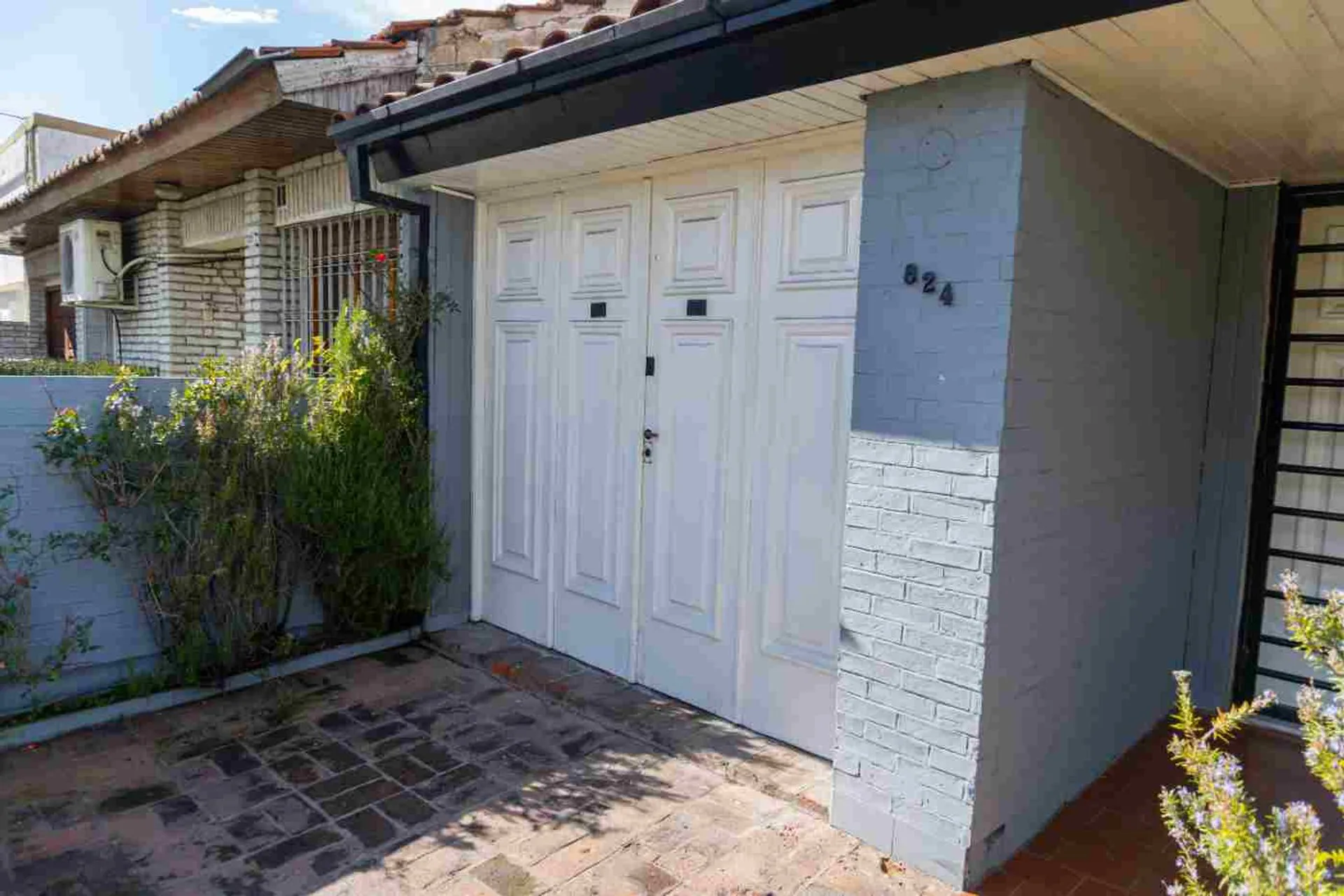 Casa 5 ambientes venta en Adrogué con departamento foto 3