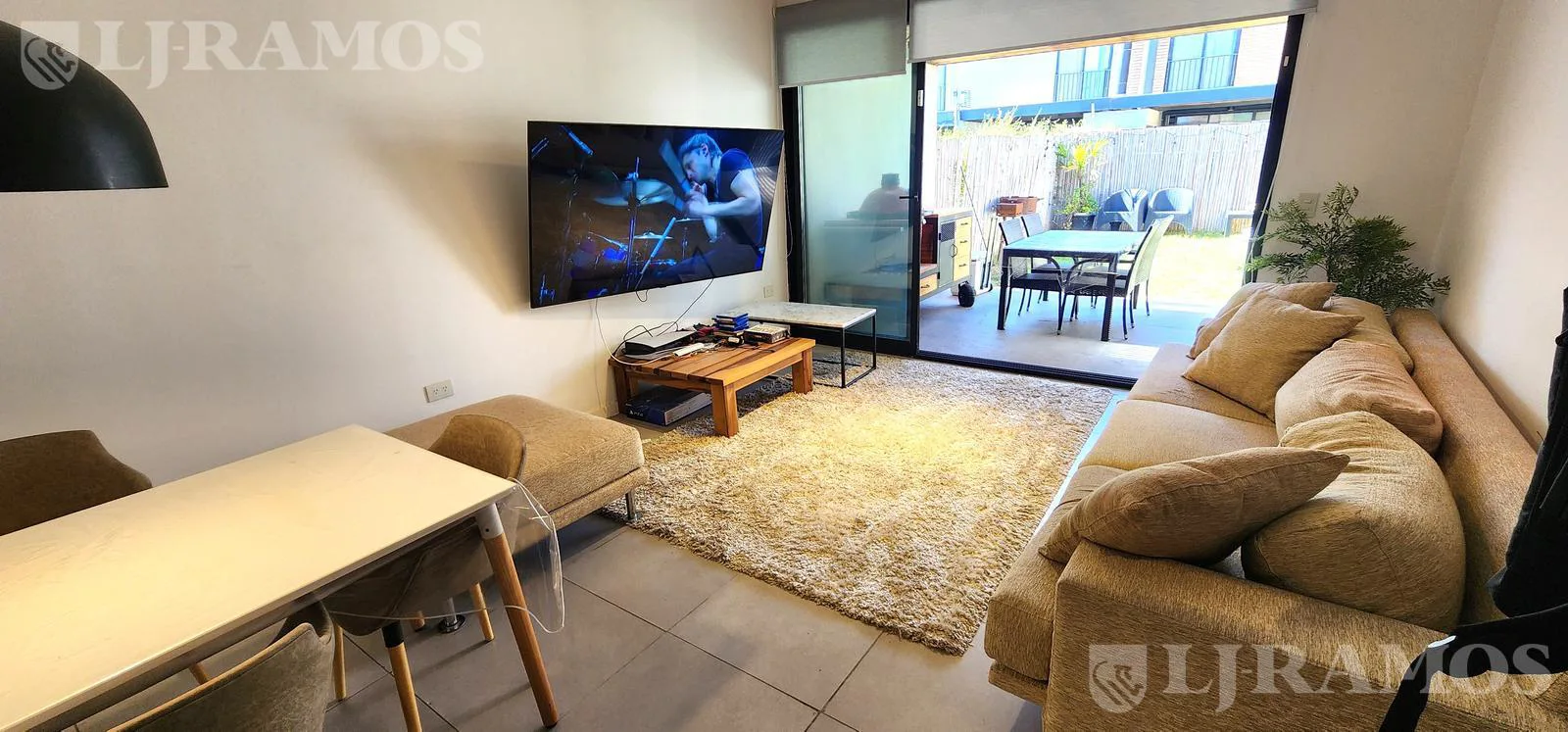 3 DORMITORIOS, GALERIA y JARDIN. foto 2