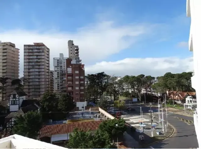 Hermoso departamento. 2 plantas. 2 dormitorios. Pleno centro con cochera.