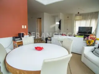 Hermoso departamento. 2 plantas. 2 dormitorios. Pleno centro con cochera. foto 4
