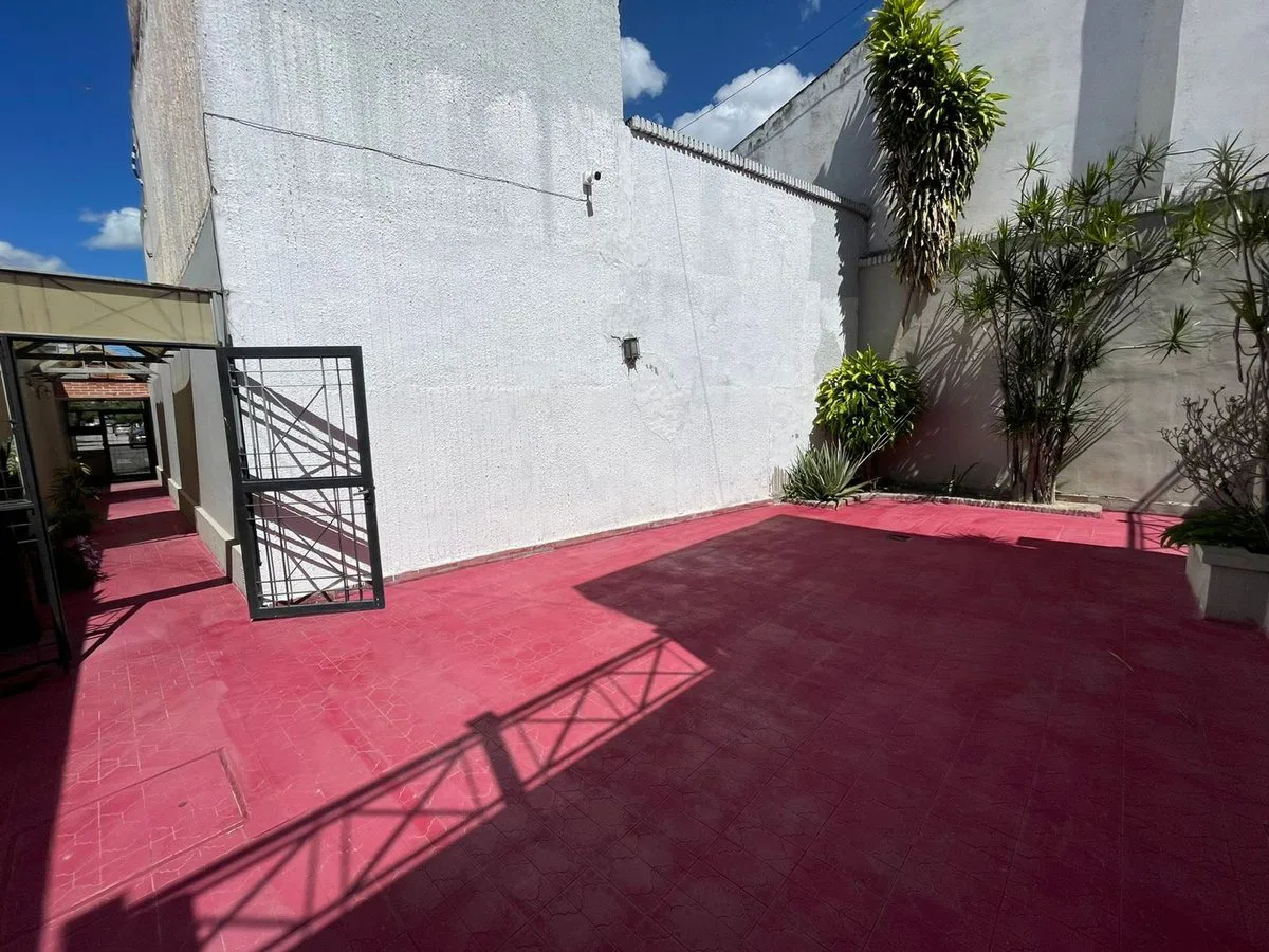 CASA EN VENTA - BARRIO CENTRO - 5 DORMITORIOS foto 3