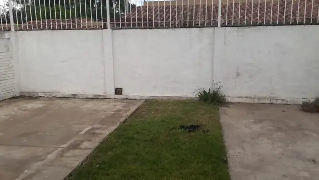 EXCELENTE CASA CON LOCAL EN BARRIO RESIDENCIAL