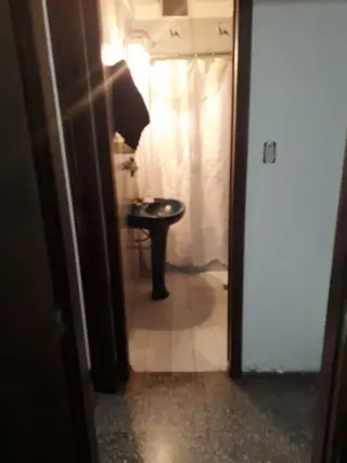 EXCELENTE CASA CON LOCAL EN BARRIO RESIDENCIAL foto 5