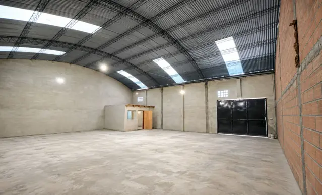 VENTA DE GALPON EN BARRIO PARQUE FIELD