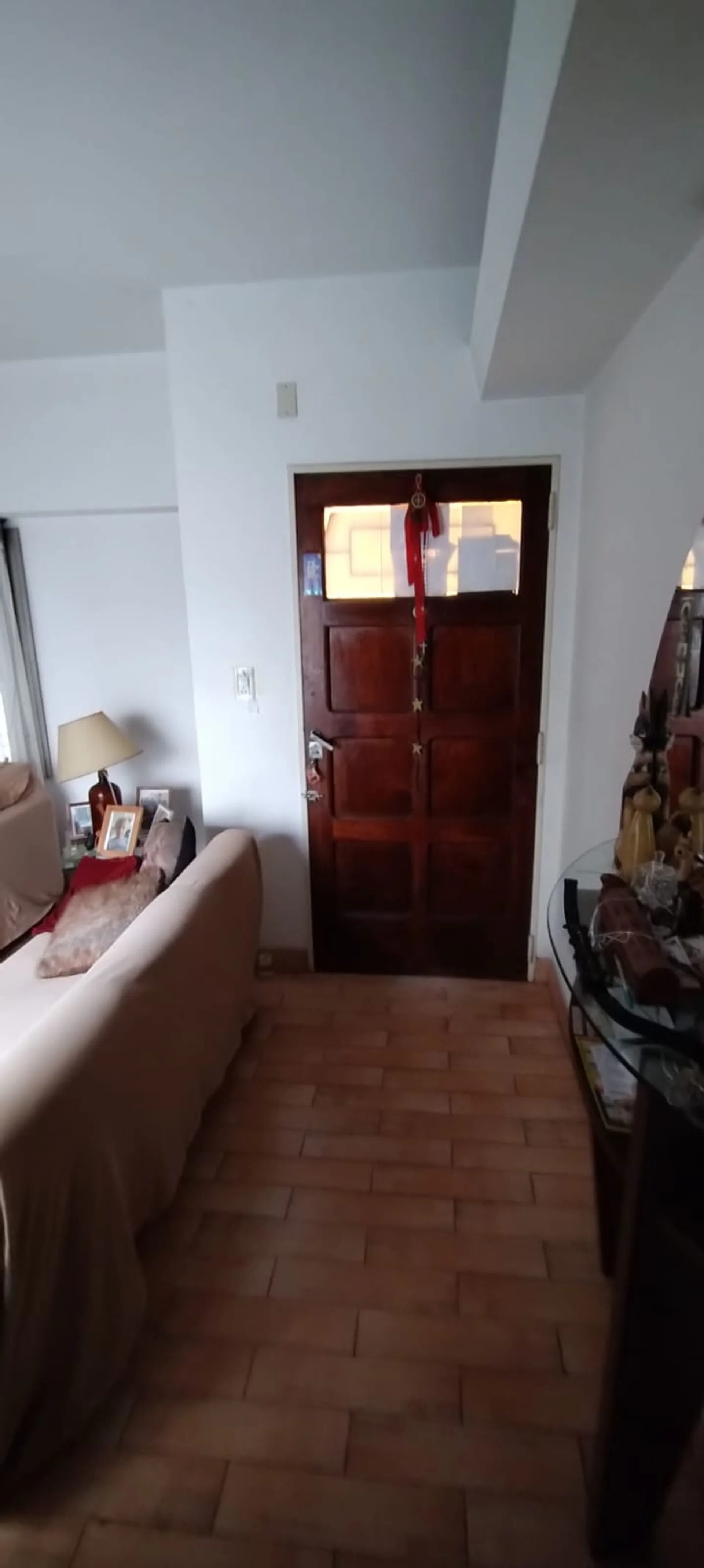 VENTA CASA 4 AMB. CON COCHERA - MONTE CASTRO foto 3
