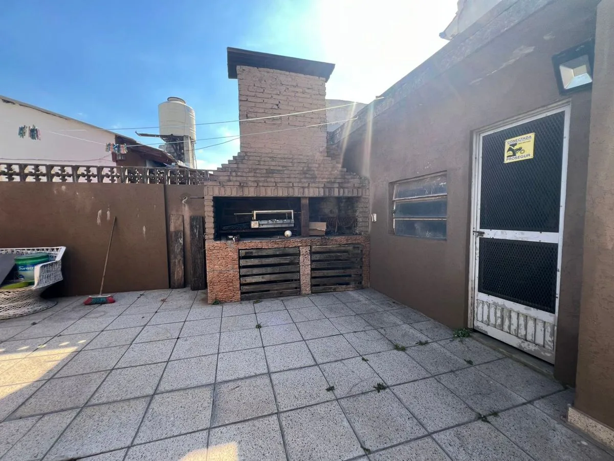 CASA EN VENTA 5 AMB foto 4
