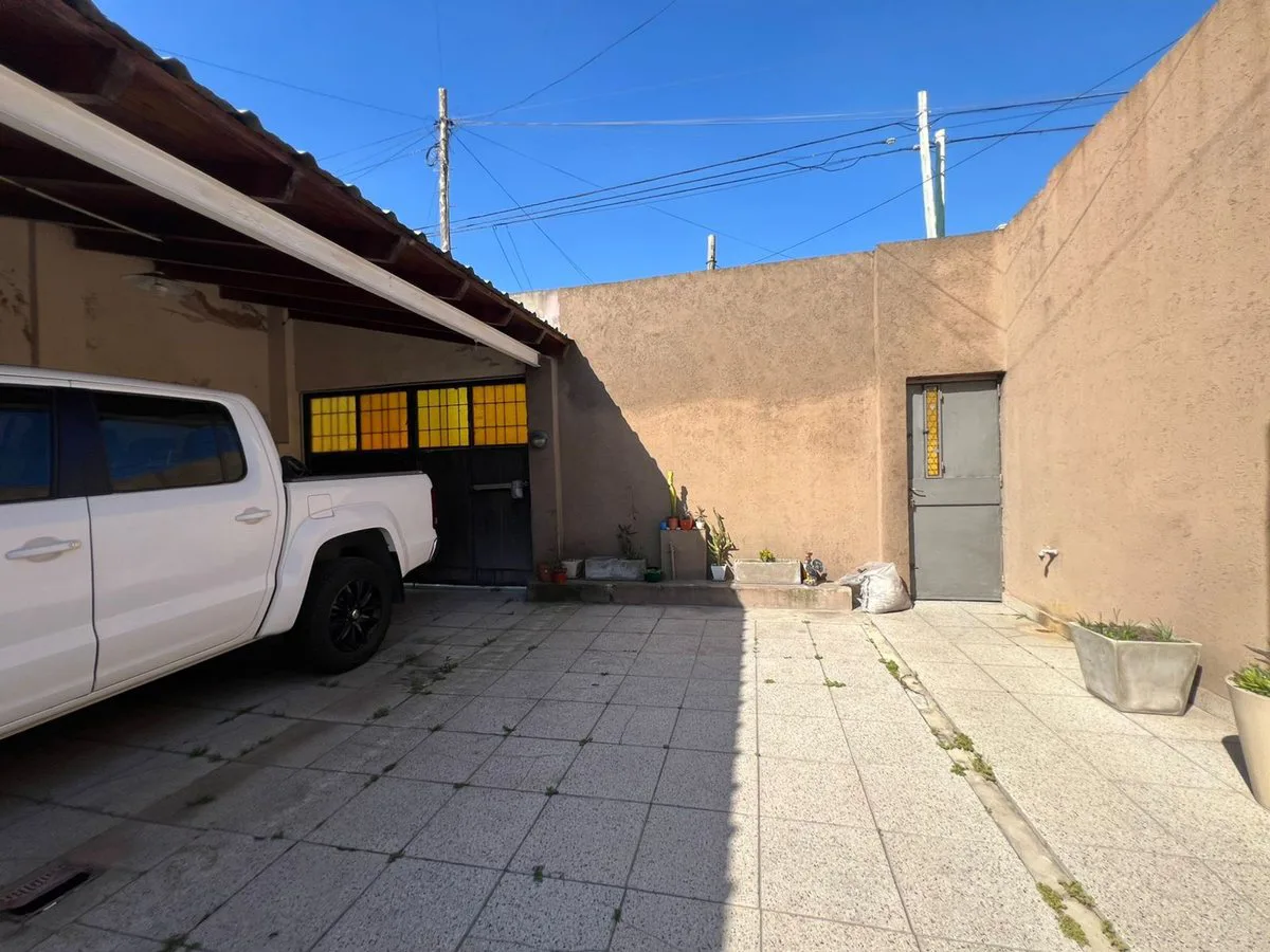 CASA EN VENTA 5 AMB foto 5