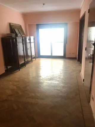 Venta departamento. Piso de 4 ambientes al frente con Balcón. Parque Patricios. foto 2
