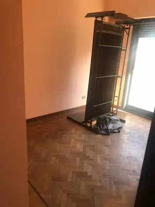 Venta departamento. Piso de 4 ambientes al frente con Balcón. Parque Patricios. foto 4
