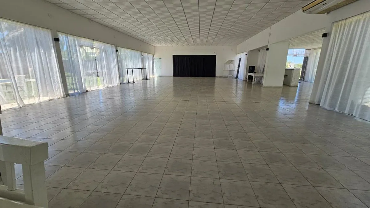 SE VENDE GRAN SALÓN COMERCIAL EN SAUCE VIEJO foto 2