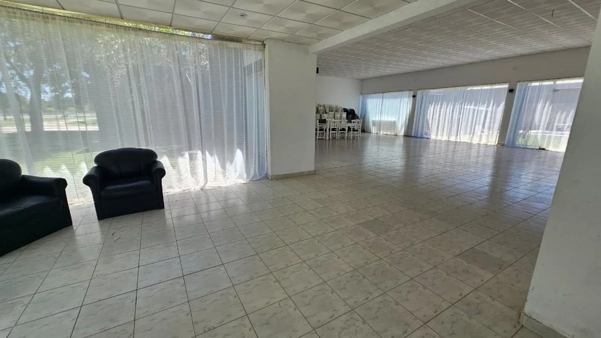 SE VENDE GRAN SALÓN COMERCIAL EN SAUCE VIEJO foto 3