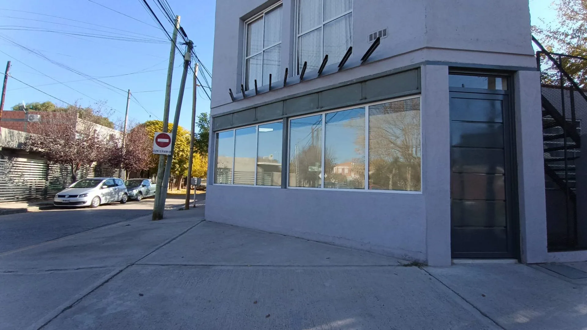 LOCAL COMERCIAL EN ALQUILER - PLOTTIER foto 4