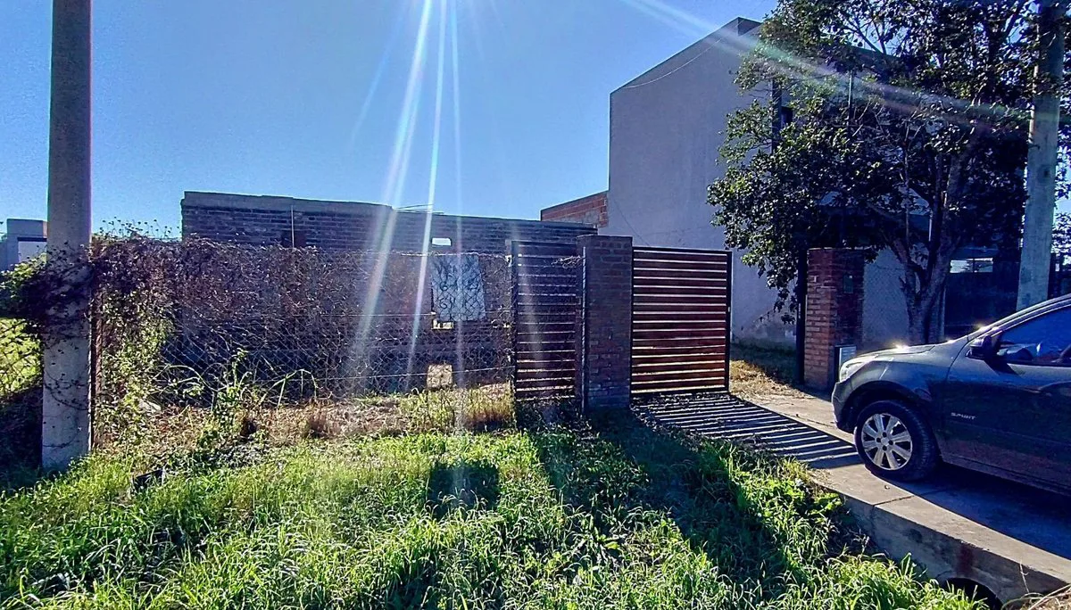 VENTA TERRENO CON CASA A TERMINAR EN ALVEAR foto 3