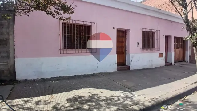 VENTA CASA EN TERRENO DE 236m2 B° MARIANO MORENO