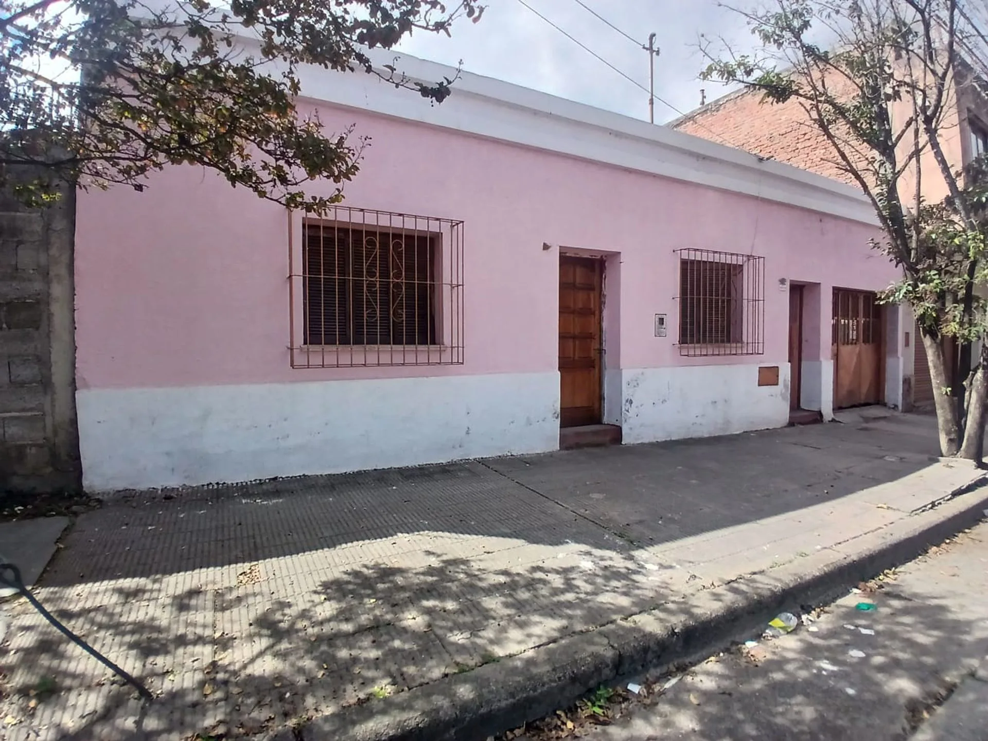 VENTA CASA EN TERRENO DE 236m2 B° MARIANO MORENO foto 2
