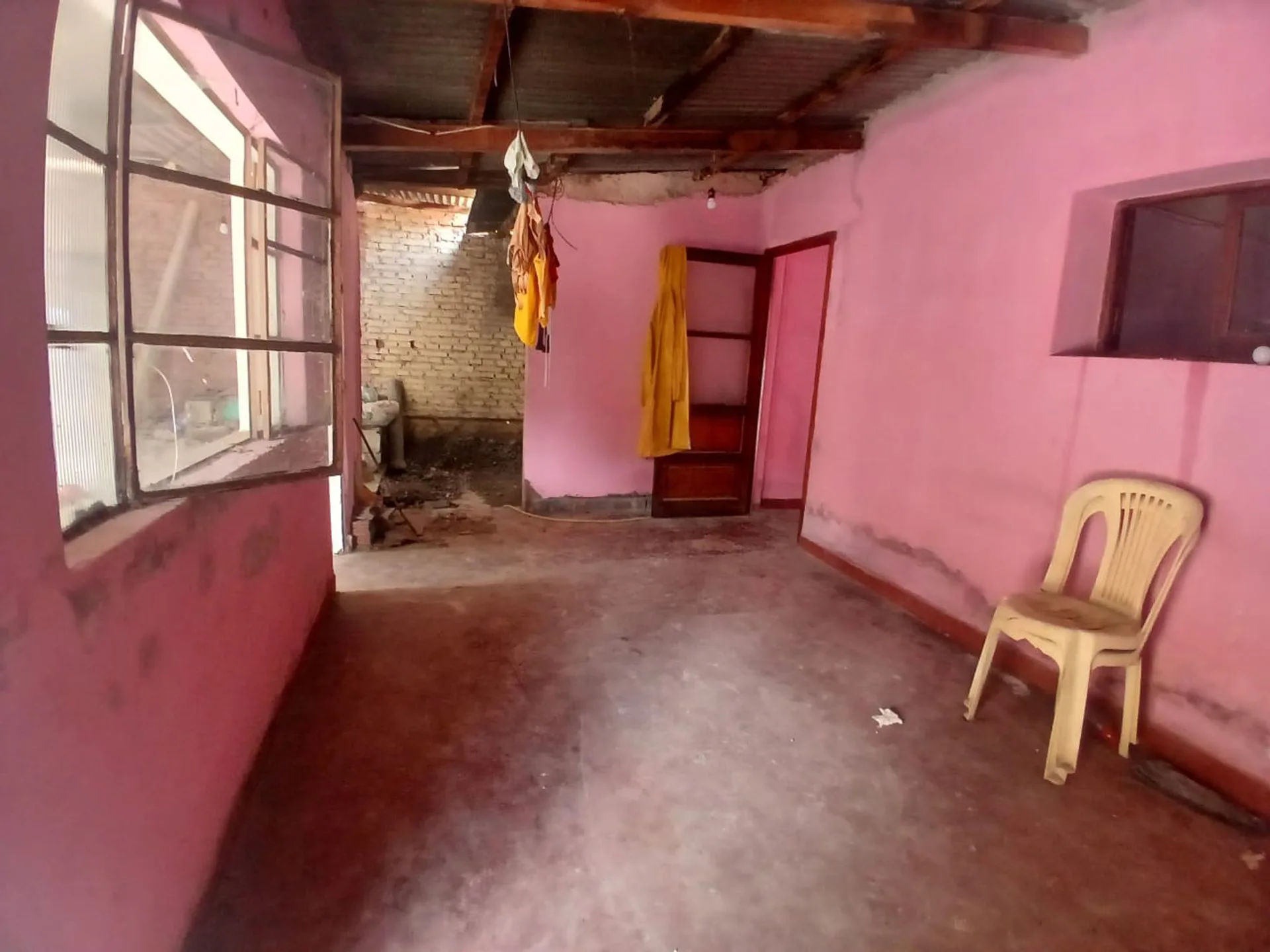 VENTA CASA EN TERRENO DE 236m2 B° MARIANO MORENO foto 3