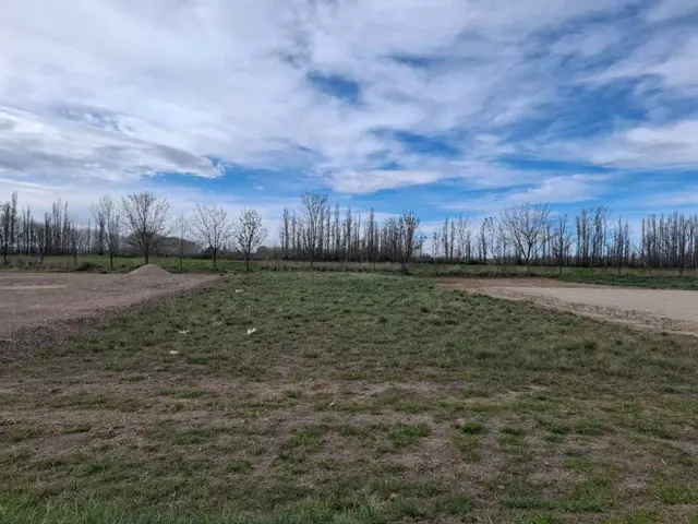 Venta de terreno sobre el paseo del Bicentenario