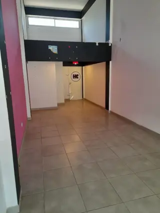 Excelente local comercial en alquiler foto 4