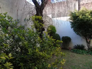 Excelente Dpto  P.B. 3 Amb con Pque. foto 5