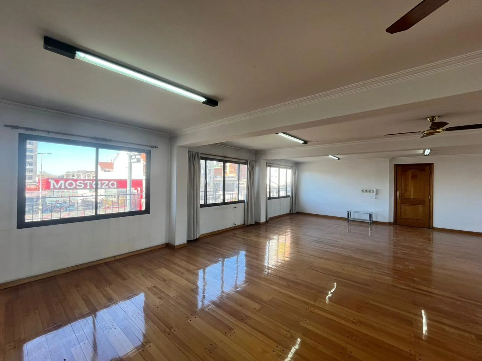 ALQUILER LOCAL COMERCIAL - S/EXPENSAS -LANÚS OESTE foto 3