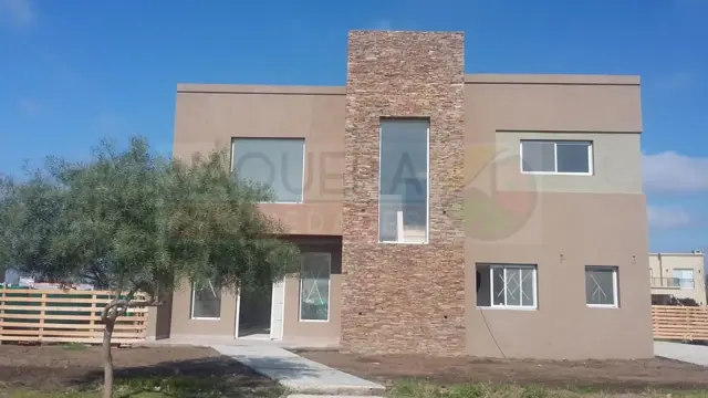 Importante casa a estrenar en el Barrio San Matias.