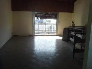 ALQUILER DEPTO. 4 AMBIENTES MUY LUMINOSO, CON PATIO y BALCON A METROS DE AVENIDA CROVARA y ALFREDO PALACIOS foto 1