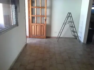 ALQUILER DEPTO. 4 AMBIENTES MUY LUMINOSO, CON PATIO y BALCON A METROS DE AVENIDA CROVARA y ALFREDO PALACIOS foto 3