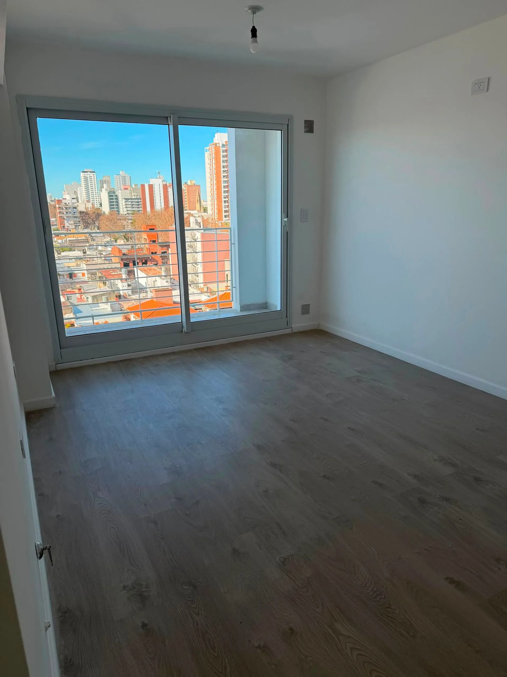 DEPARTAMENTO EN ALQUILER MUY BIEN UBICADO! foto 3