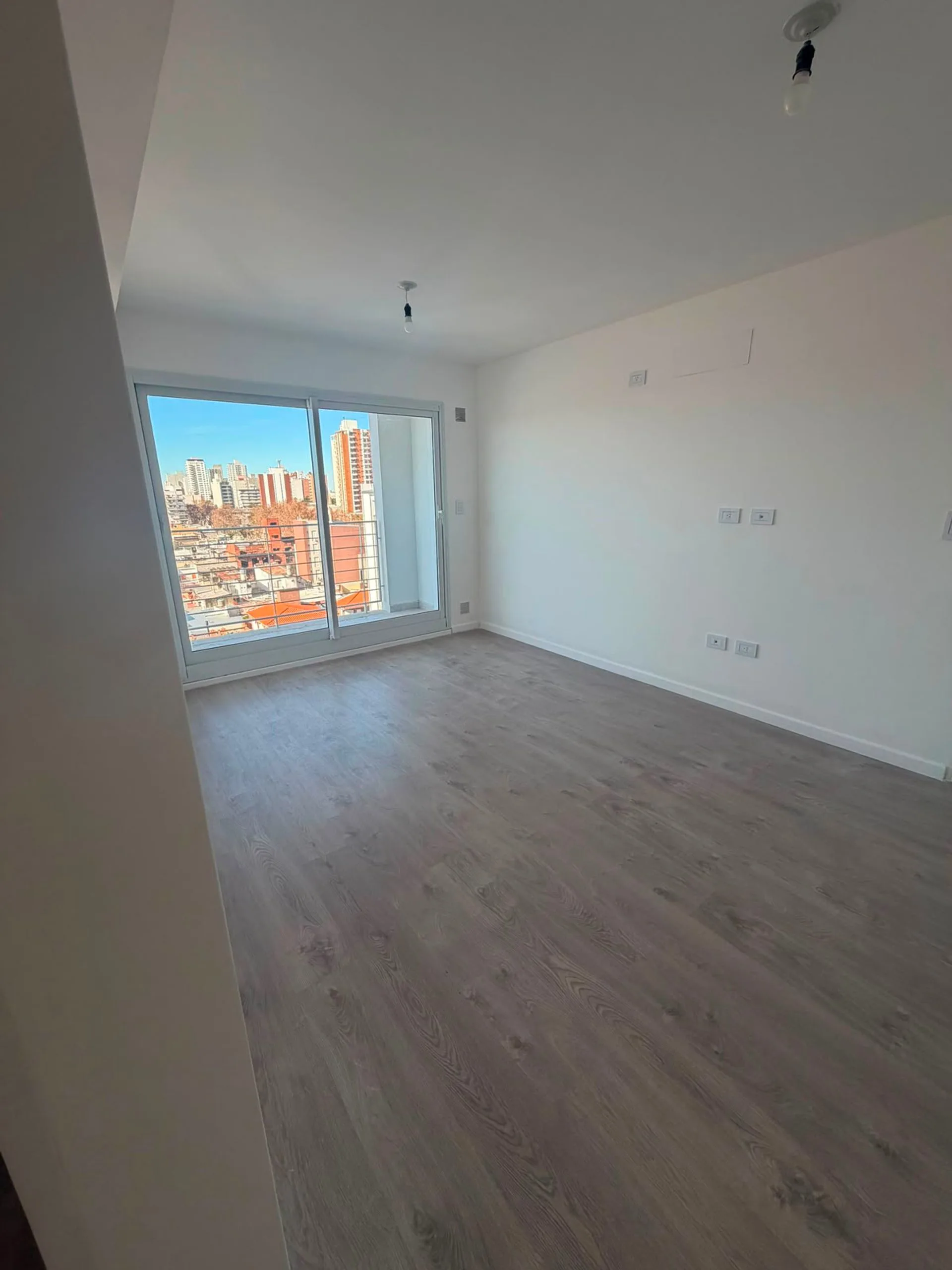 DEPARTAMENTO EN ALQUILER MUY BIEN UBICADO! foto 4