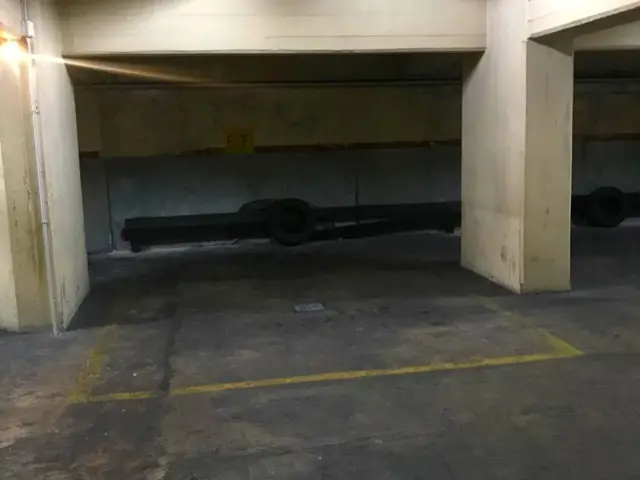 VENTA COCHERA FIJA Y CUBIERTA - PARANÁ 400 - TRIBUNALES