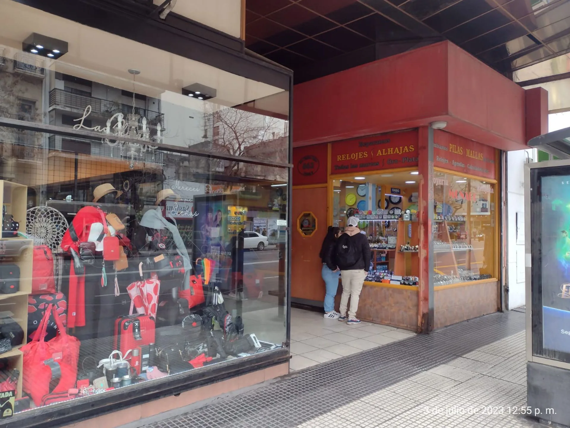 Local en Galería PB+EP - Muy Comercial - Permuta - foto 2