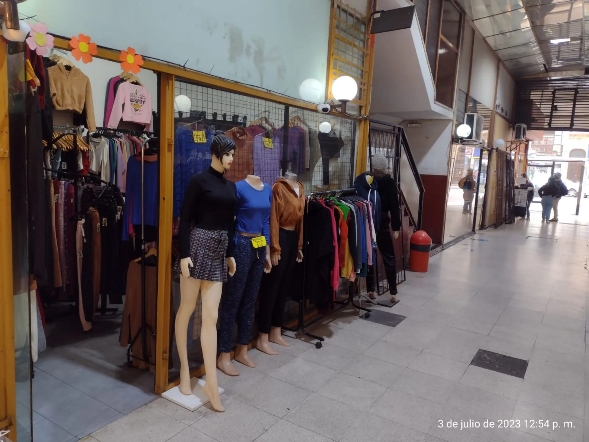Local en Galería PB+EP - Muy Comercial - Permuta - foto 3