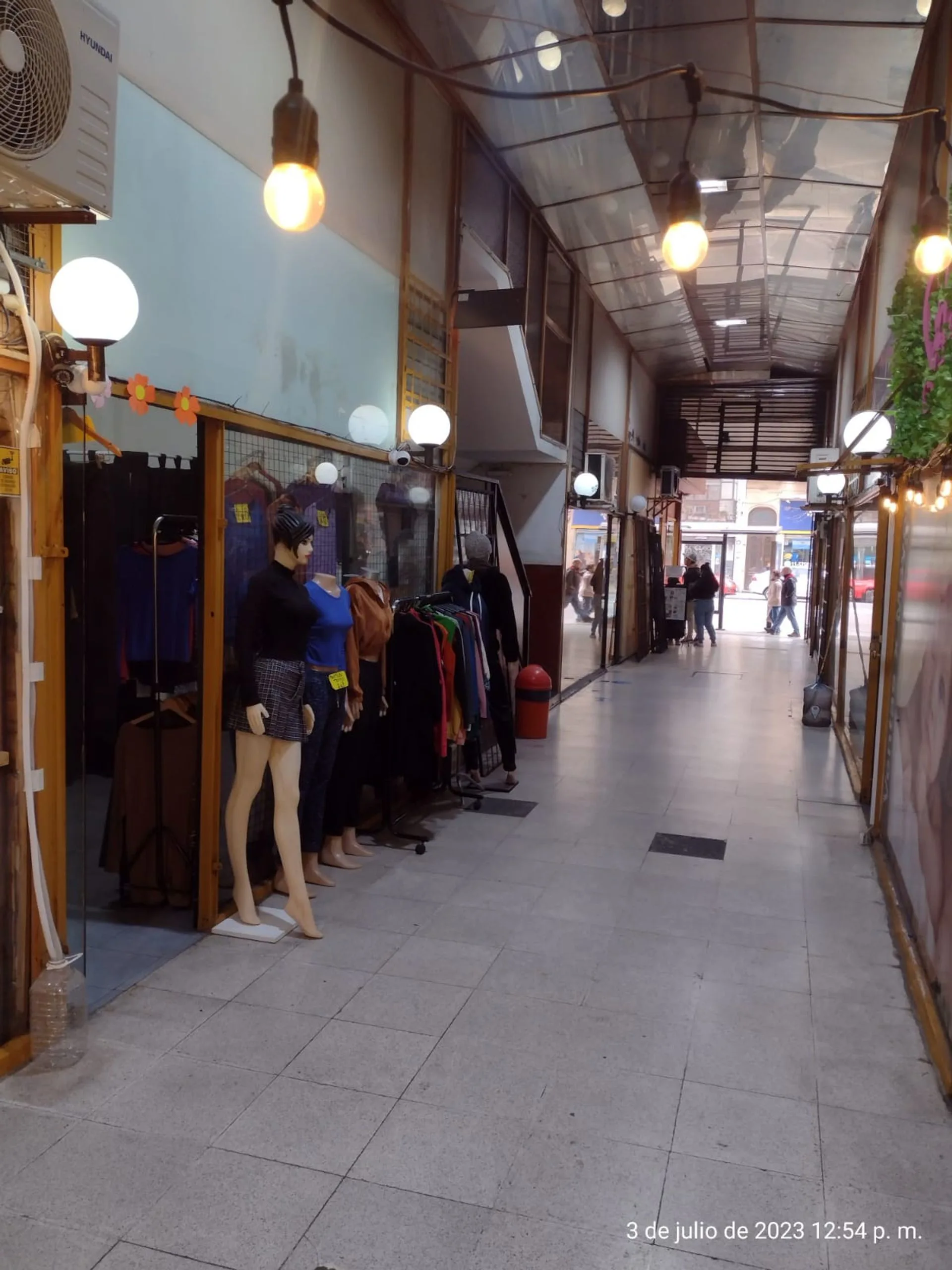 Local en Galería PB+EP - Muy Comercial - Permuta - foto 4