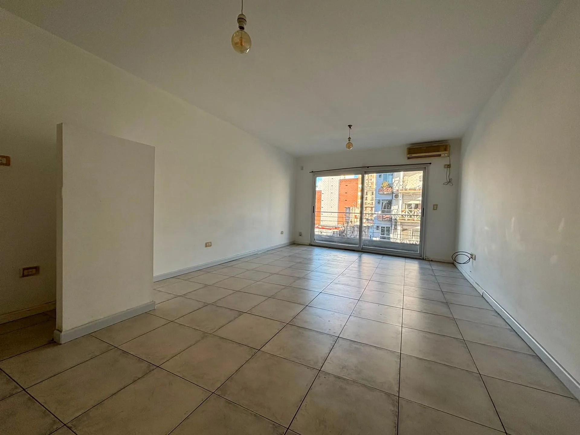 VENTA - MONOAMBIENTE AMPLIO C/BALCON - ALMAGRO foto 2