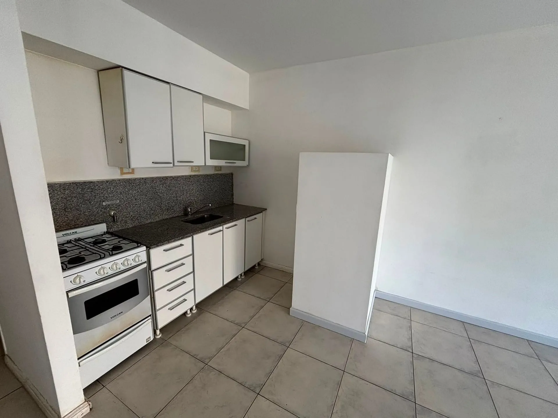 VENTA - MONOAMBIENTE AMPLIO C/BALCON - ALMAGRO foto 3