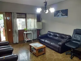 Venta casa PH Frente 2 dormitorios comparte cochera en Villa Tesei foto 2