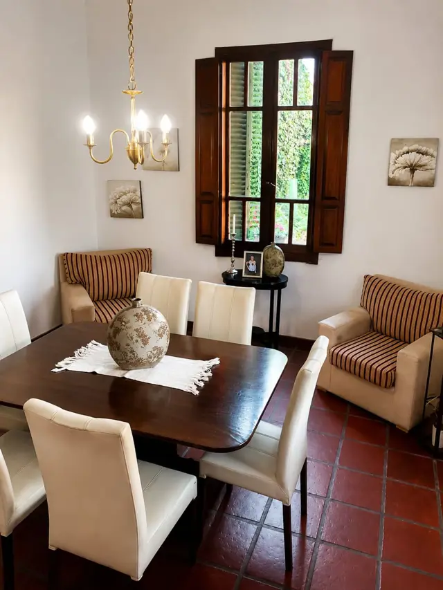 CASA DE 3 DORMITORIOS CON GRAN PATIO Y QUINCHO