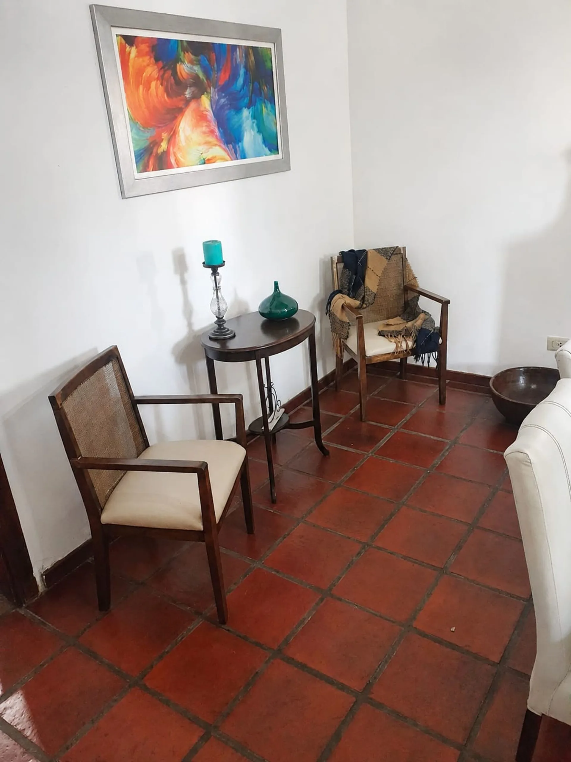CASA  DE 3 DORMITORIOS CON GRAN PATIO  Y QUINCHO foto 2
