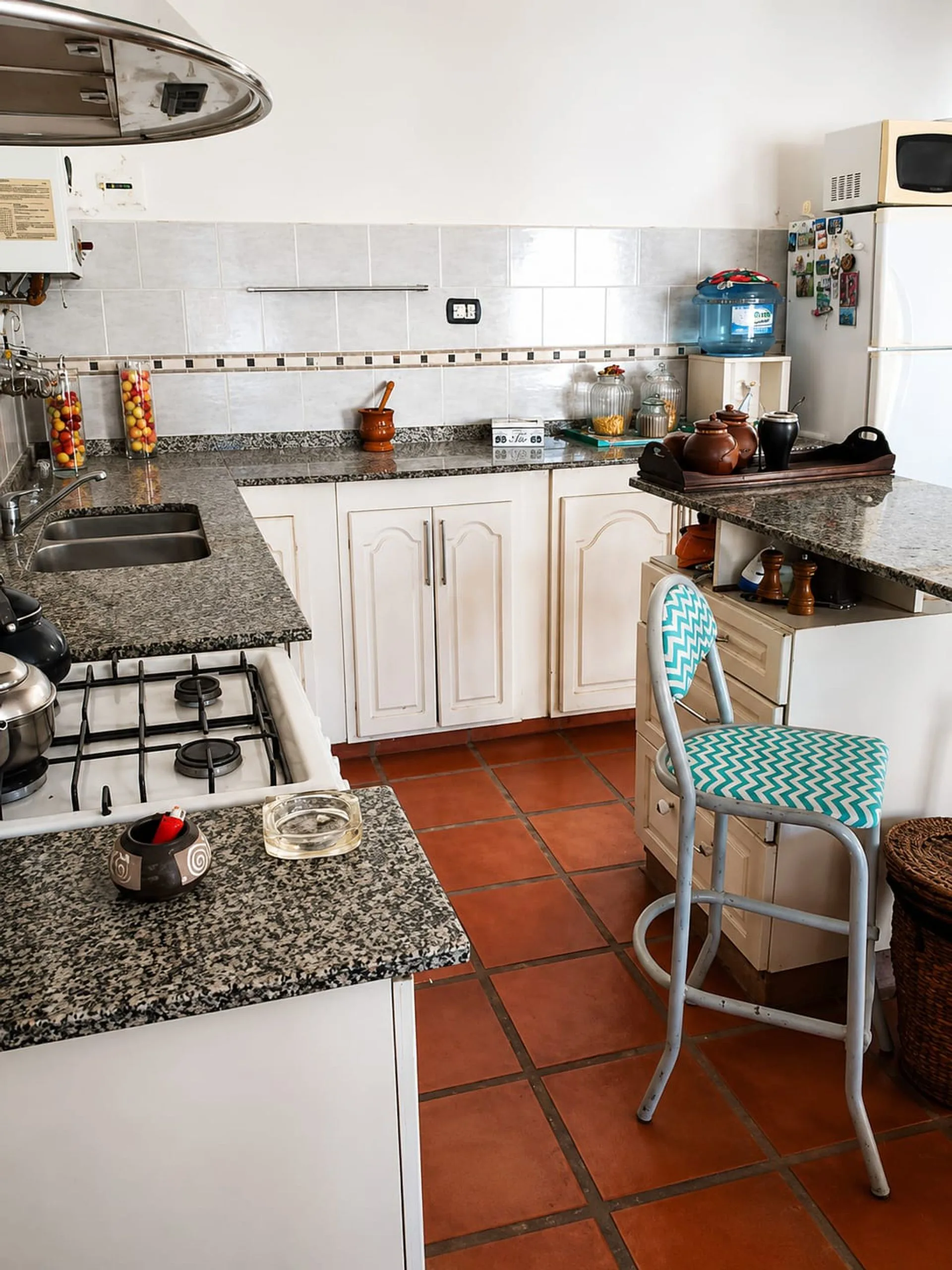 CASA  DE 3 DORMITORIOS CON GRAN PATIO  Y QUINCHO foto 3