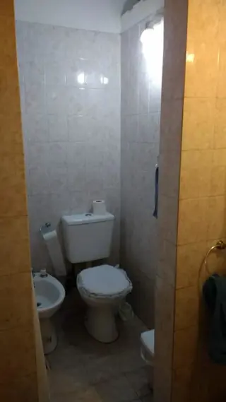 EXCELENTE PROPIEDAD UBICADO EN EL CENTRO DE GARIN, DEPARTAMENTO DOS AMBIENTES Y MEDIO AMPLIO EN PRIMER PISO, COCHERA CUBIERTA, PATIO PARQUE, PARRILLA, foto 5