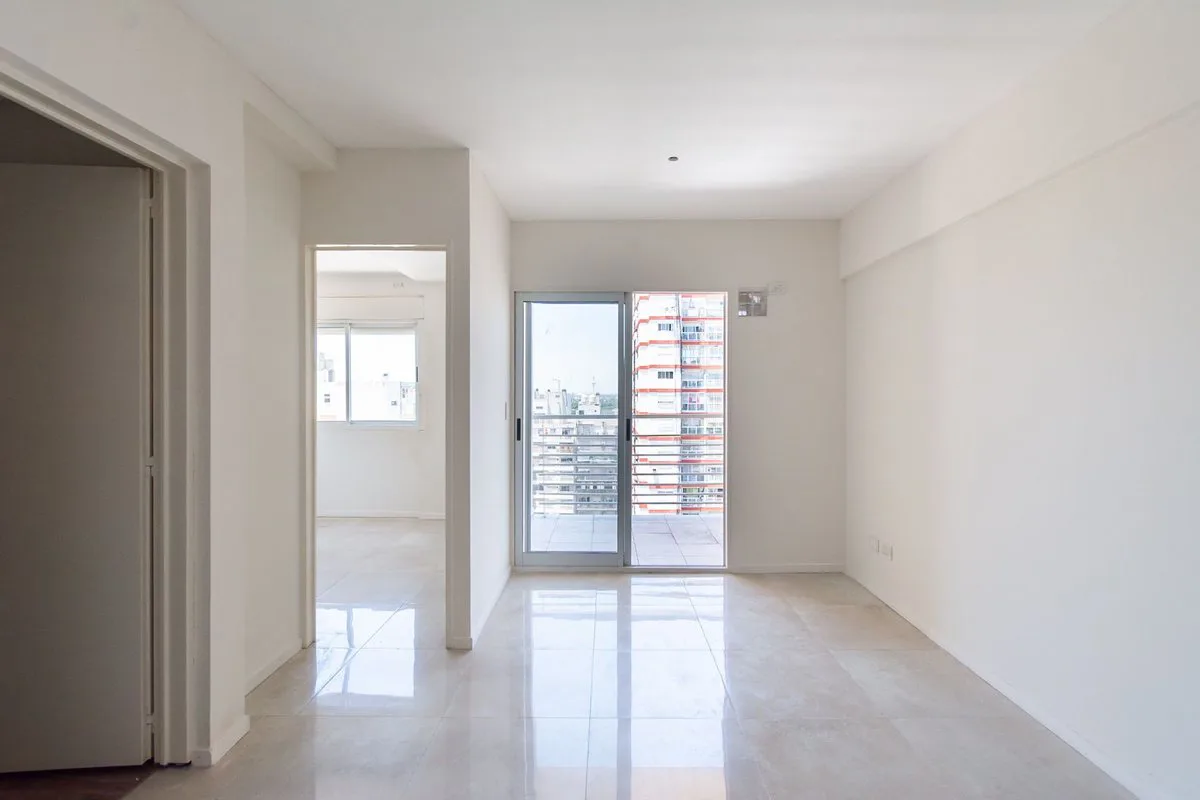VENTA DEPARTAMENTO 2 AMBIENTES. FLORES CON BALCÓN foto 2