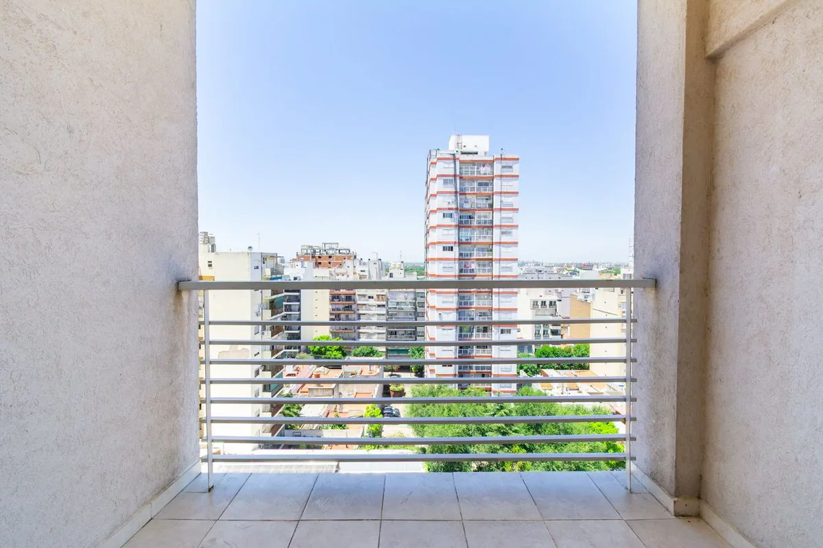 VENTA DEPARTAMENTO 2 AMBIENTES. FLORES CON BALCÓN foto 3