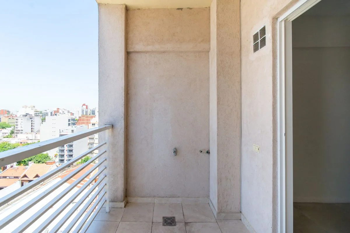 VENTA DEPARTAMENTO 2 AMBIENTES. FLORES CON BALCÓN foto 4