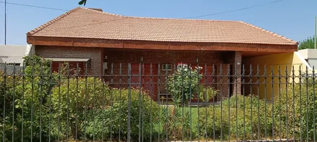 Chalet en Avenida principal Plaza Huincul
