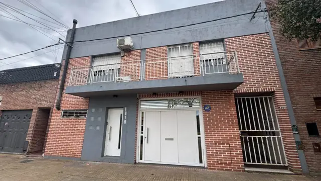 CASA EN PH EN VENTA LA PLATA 3 DORMITORIOS PATIO