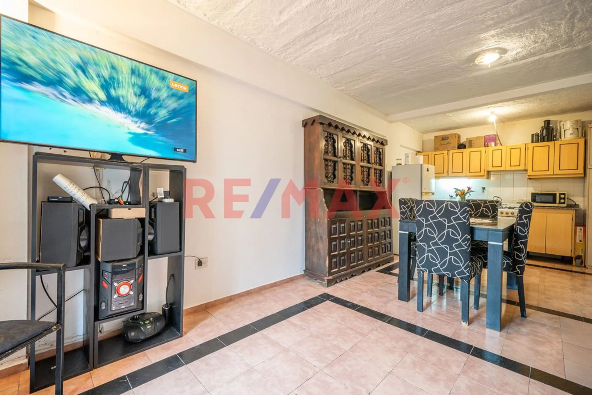 VENTA 2 AMBIENTES CON PILETA BALCON  HTAL GARRAHAN foto 4
