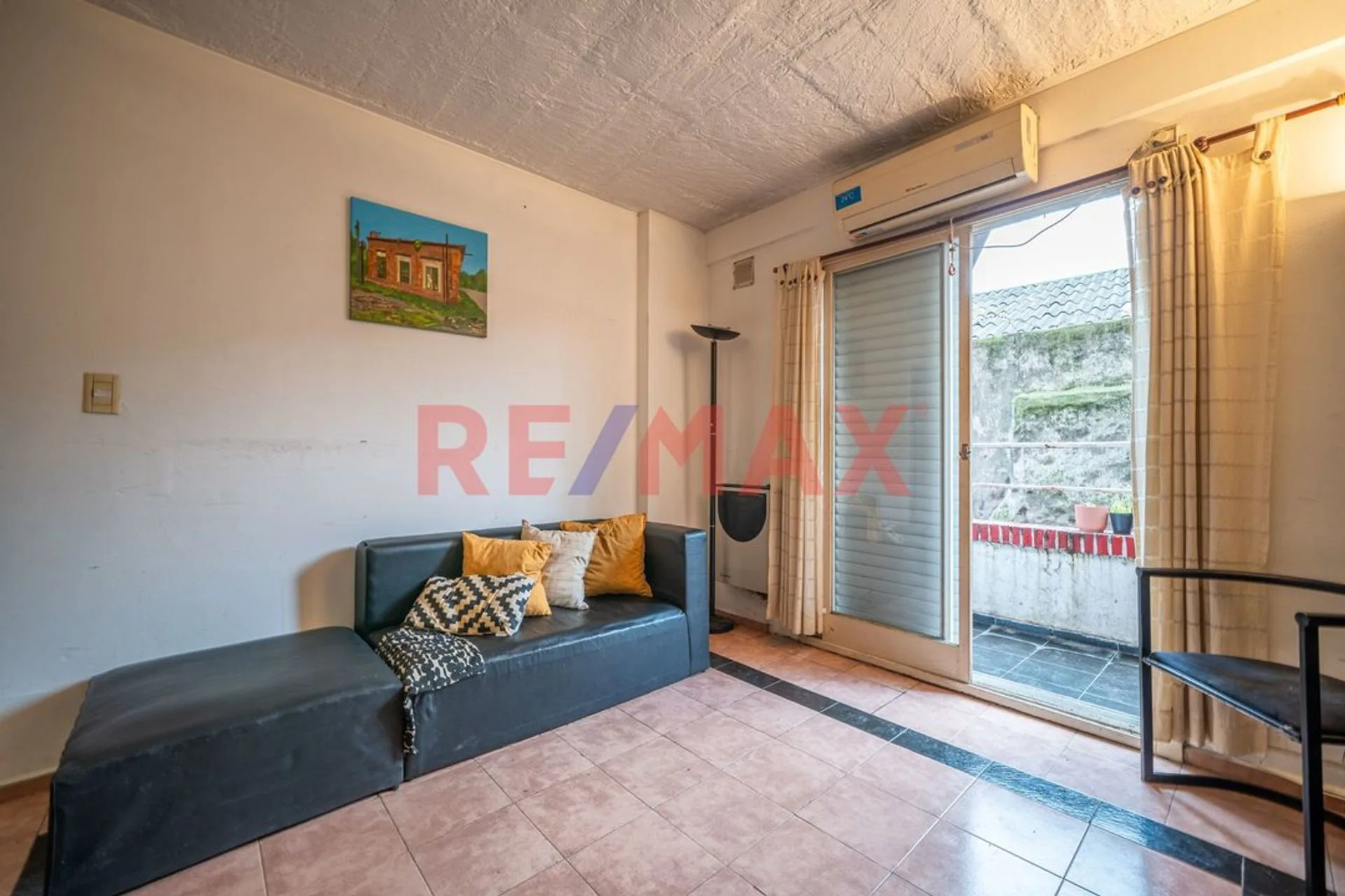 VENTA 2 AMBIENTES CON PILETA BALCON  HTAL GARRAHAN foto 5
