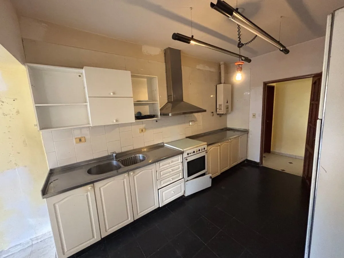 Se vende CASA con 2 cocheras - ZONA ALTA Catamarca foto 4