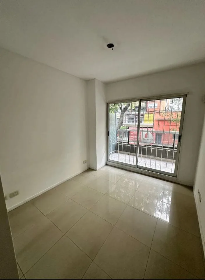 Se vende un espectacular departamento, de 2 ambientes amplio con balcón - Almagro foto 2