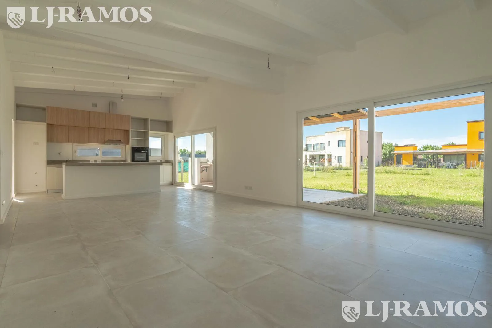 casa a estrenar en area 1  San Sebastián, sin escritura, sin pileta MB foto 3